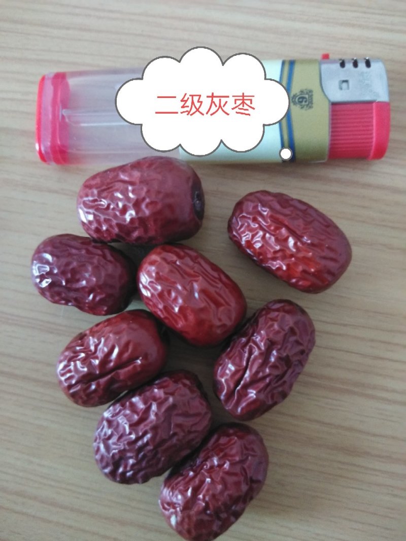 新疆灰枣，皮薄。籽小，肉厚。口感纯香甜，新疆喀什直发！