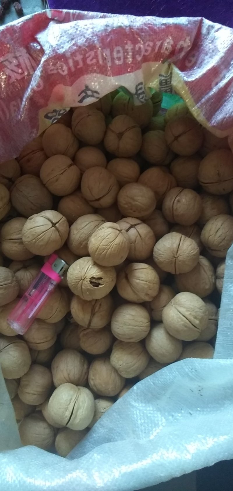 新疆薄皮核桃。不一样的品种不一样的口感。不信尝尝包你满意