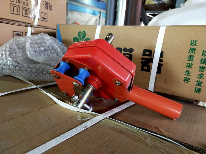 卷膜器电动卷膜器智能大棚卷膜器供应大量大棚配件