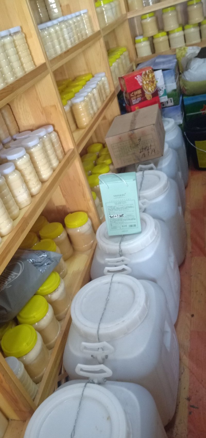 油菜花粉每瓶一斤每斤50元。批发零售，青海省海北州门源县
