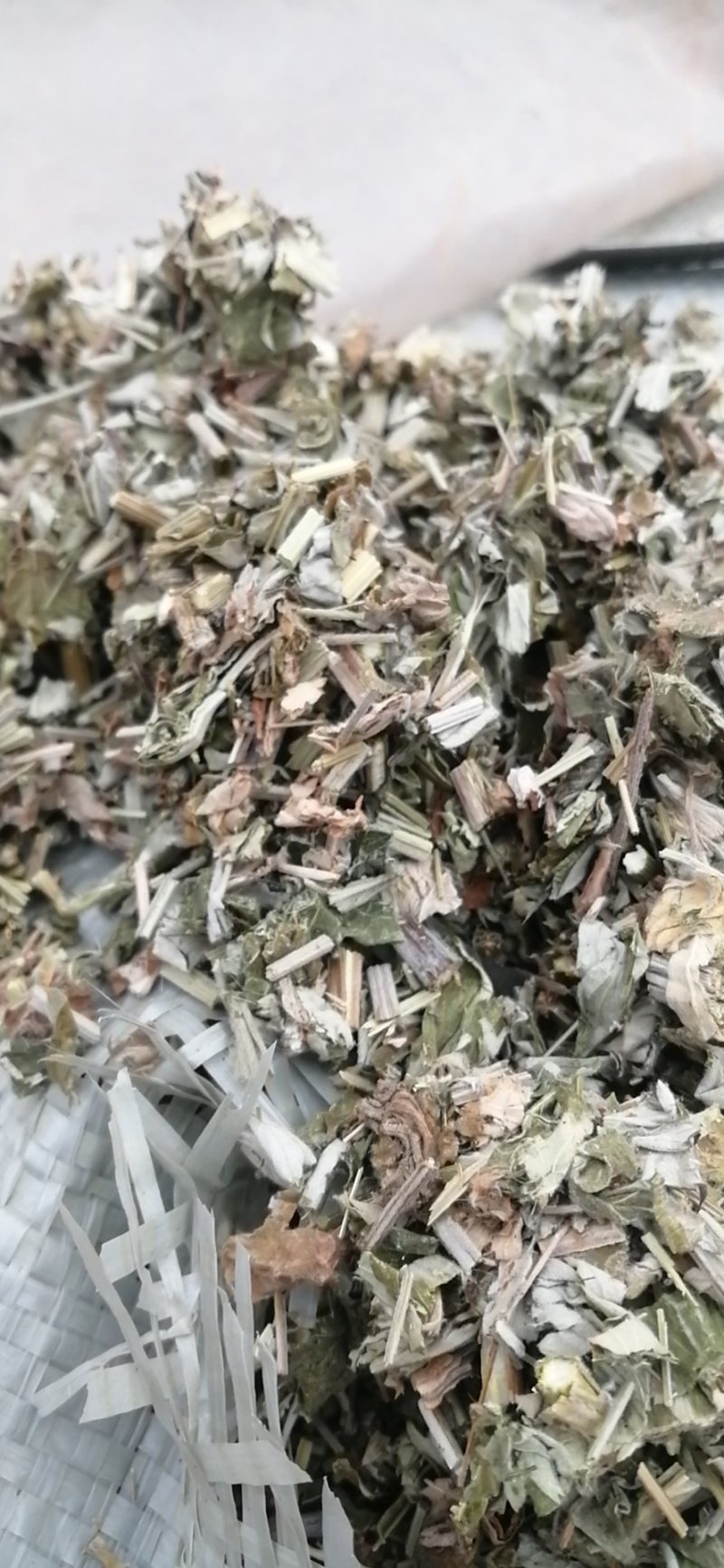 全棵颗粒艾叶（0.5—0.8）切片，量大从优，欢迎采购