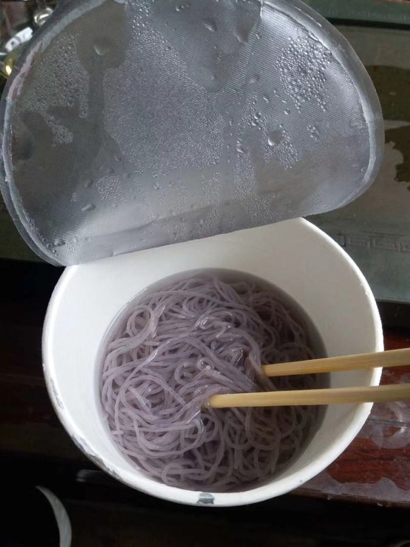 云南过桥米线米沙乐牌紫米桶装方便米线（麻辣味）