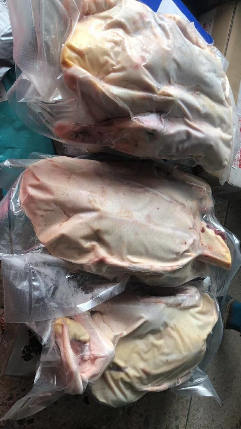 鸭肉真空打包，当天宰杀