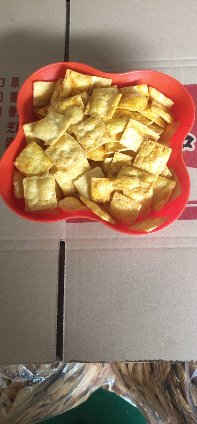 地锅脆片批发地锅脆片锅巴地锅脆片地摊热卖零食