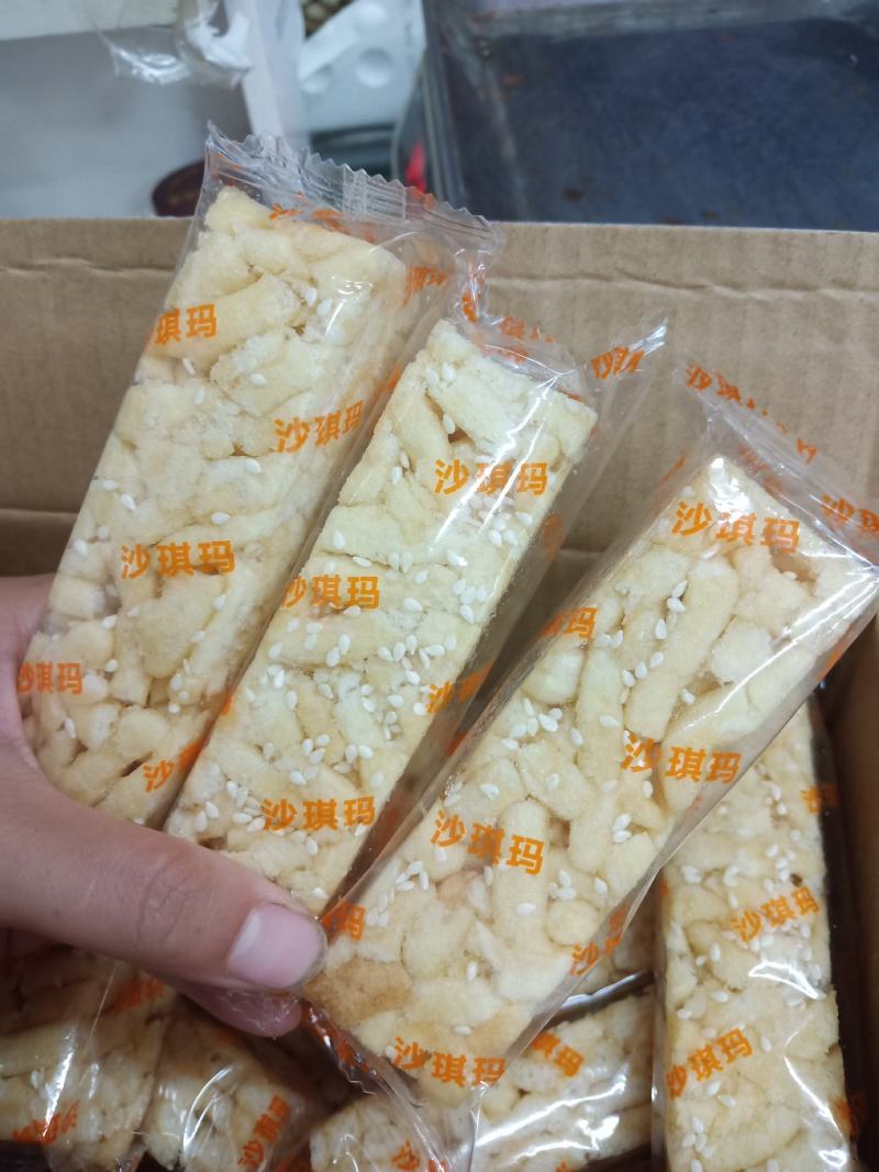 猫山榴莲沙琪玛，香软，好吃不上火一盒408克18个
