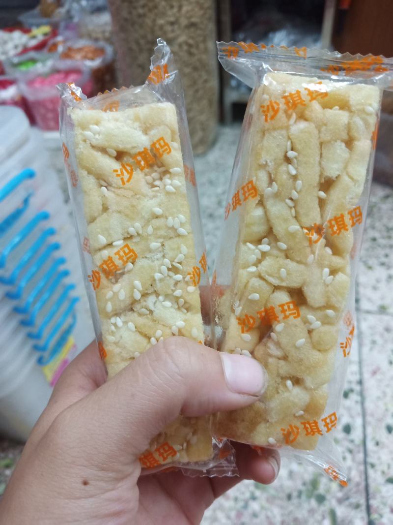 猫山榴莲沙琪玛，香软，好吃不上火一盒408克18个