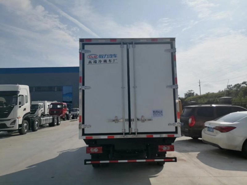 福田奥铃CTS排半冷藏车