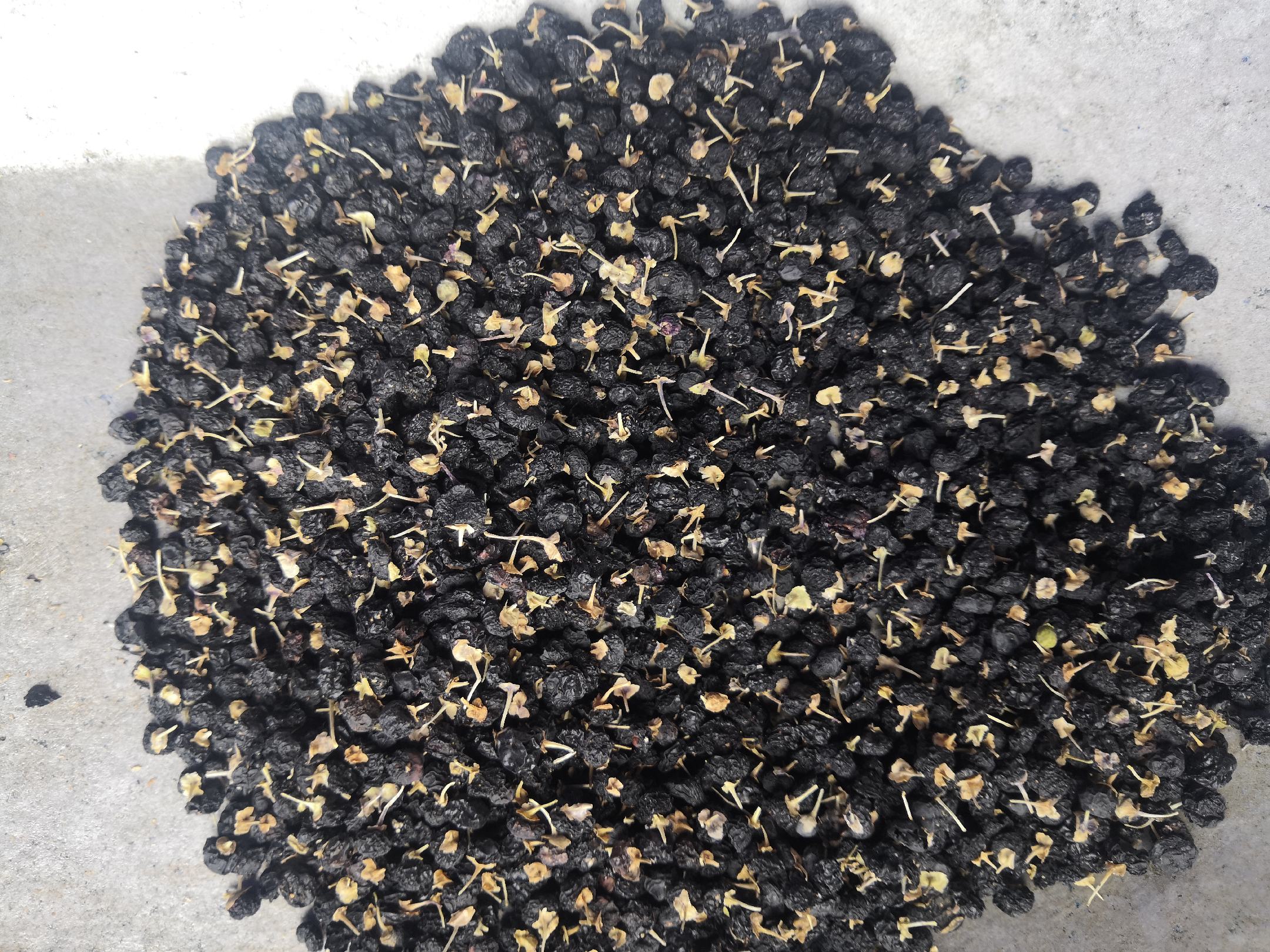 枸杞暴露在潮湿环境中变软的特写照片 枸杞变软的原因