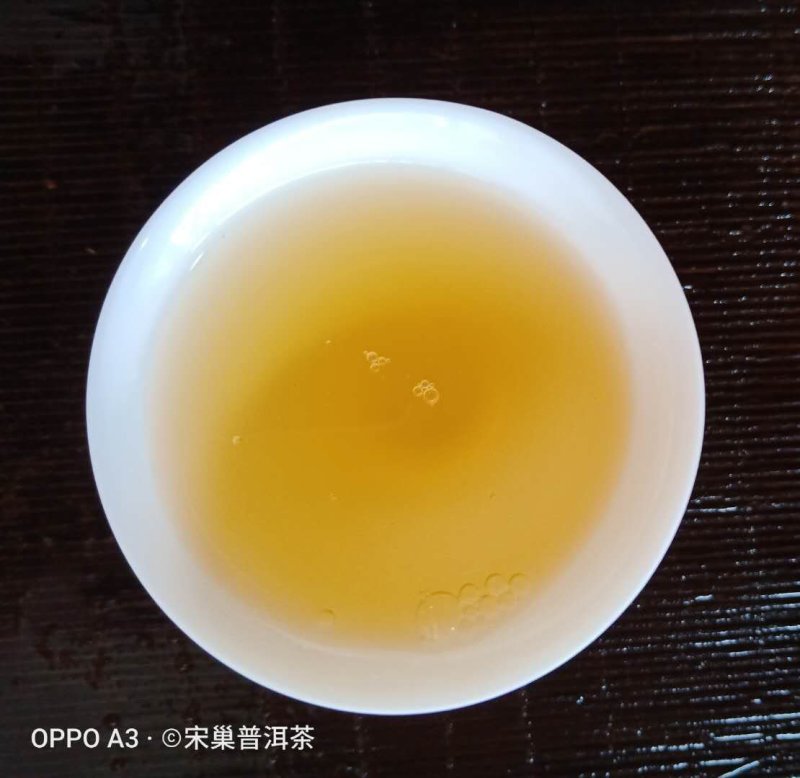 独腊山古树普洱生茶，250克饼