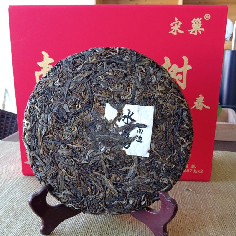 冰岛南迫古树普洱生茶饼，357克/饼