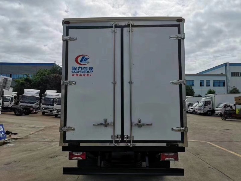 跃进自动挡国六冷藏车