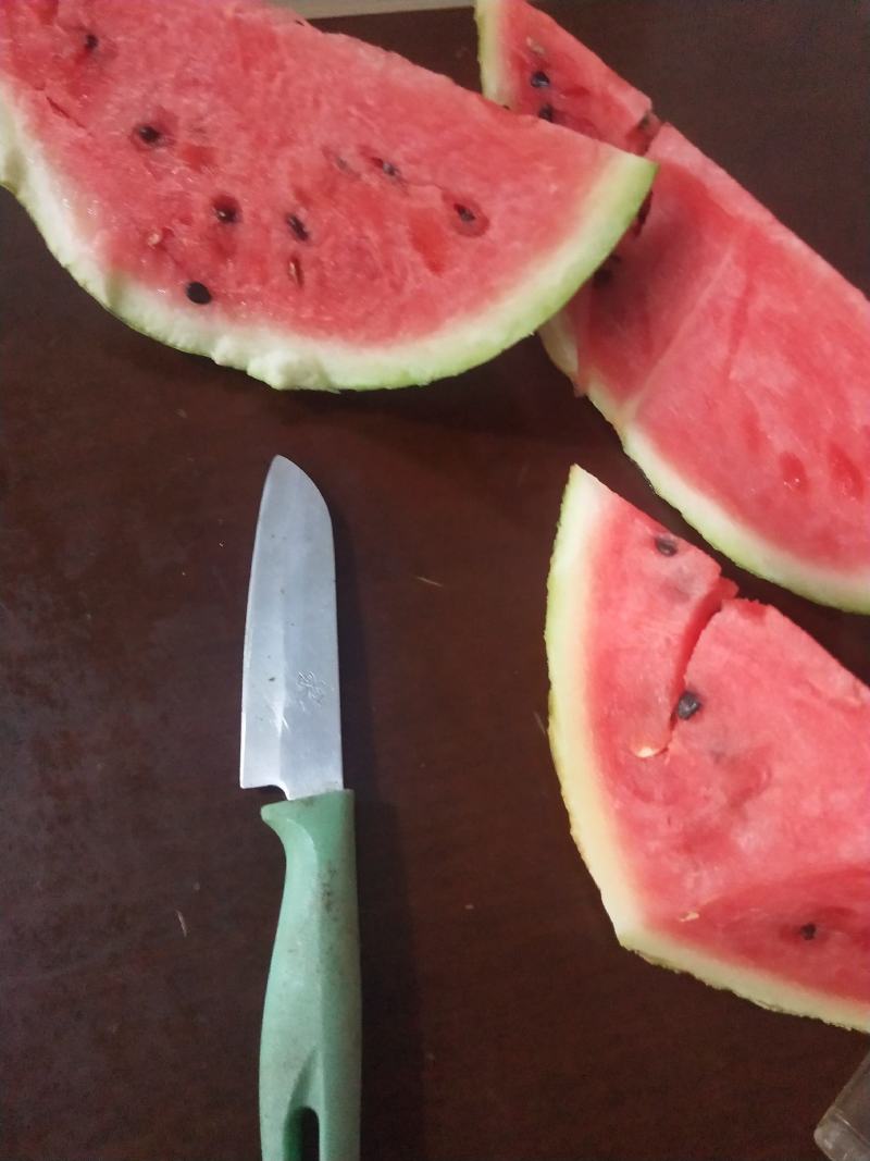 美都西瓜大红黑子包熟包质量