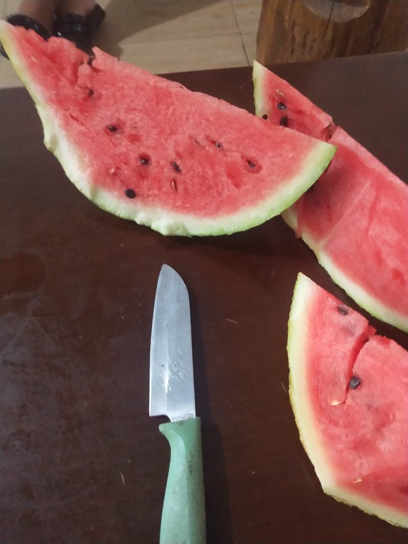 美都西瓜大红黑子包熟包质量