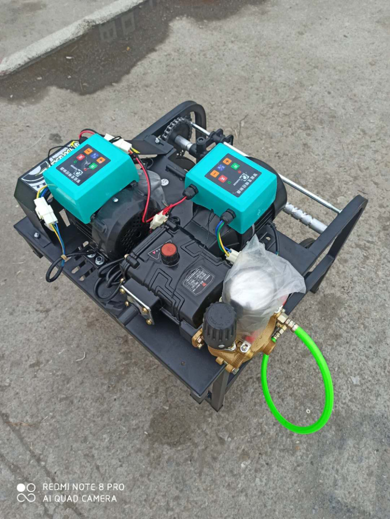 双遥控打药机双电机自动排管打药机电瓶车带的喷药机48v