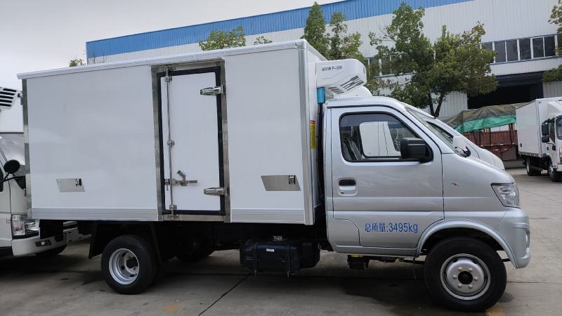长安神骐国六排放冷藏车