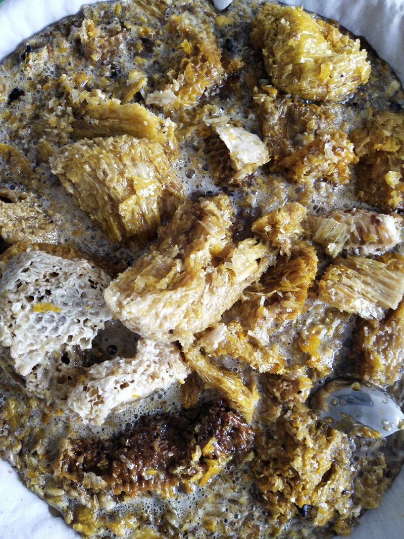 岩蜂蜜，蜂蜜，正宗的野生蜂蜜，野生蜂蜜，小蜂蜜