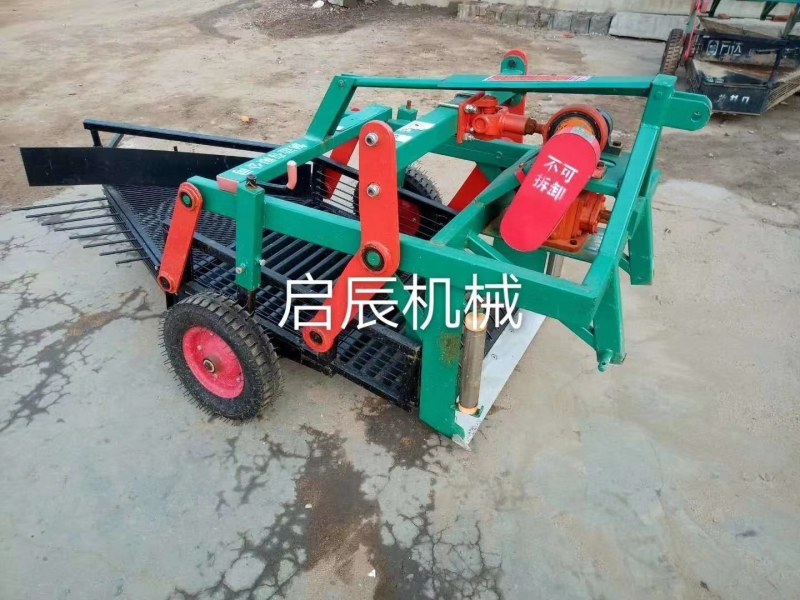 四轮拖拉机后置振动筛式防落果花生收获机花生产挖机