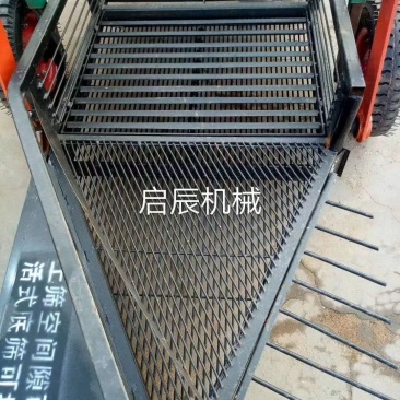 四轮拖拉机后置振动筛式防落果花生收获机花生产挖机