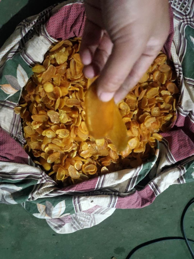 土豆块，炖汤，炖肉。云贵川陕甘等地的特产风味。