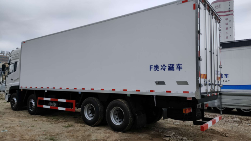 东风天龙前四后八冷藏车