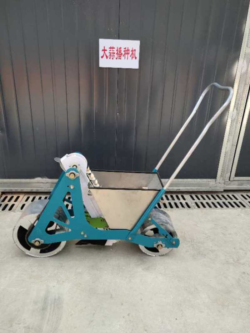 新款四轮带的大蒜播种机大蒜种植机器大蒜点播机各种型号可定