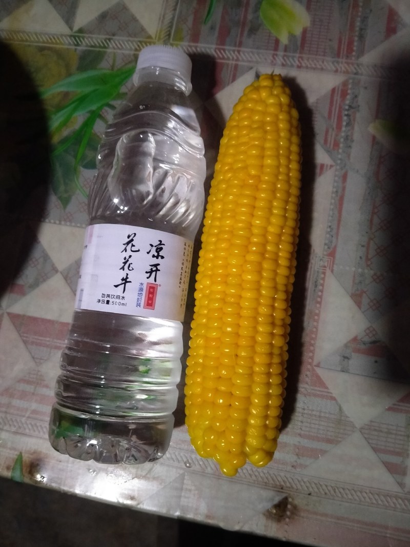 鲜玉米，糖度高，口感好，水果型可以生吃，，，，，，，，