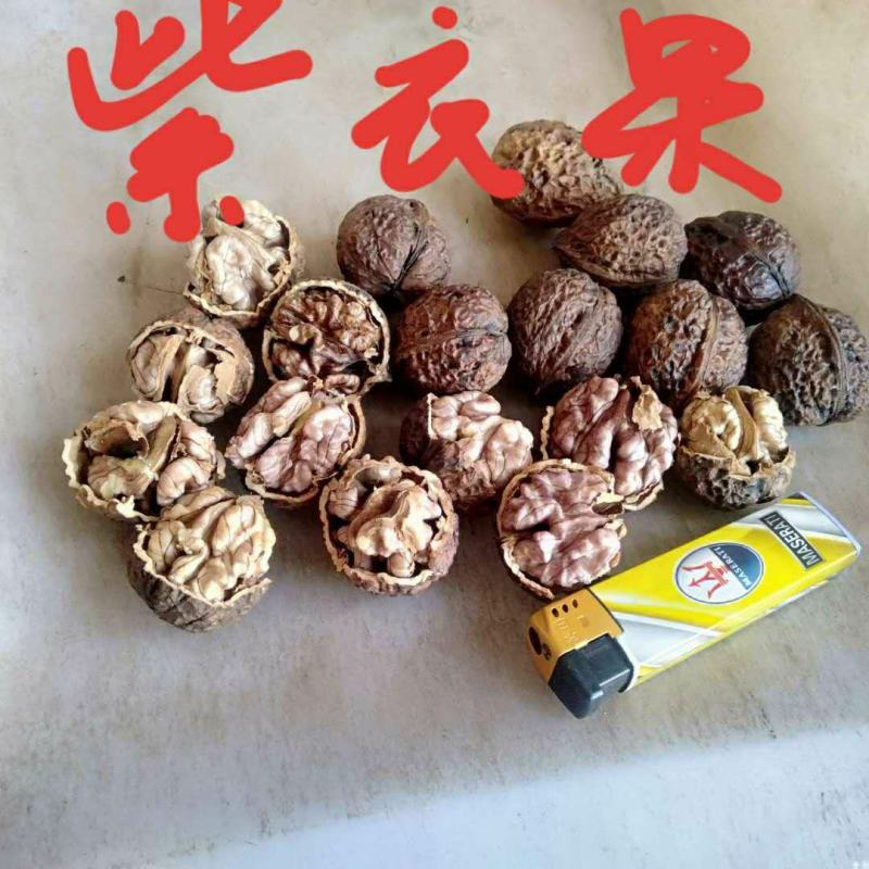 云南产地直销，热风烘干，清水清洗核桃果，皮薄仁白