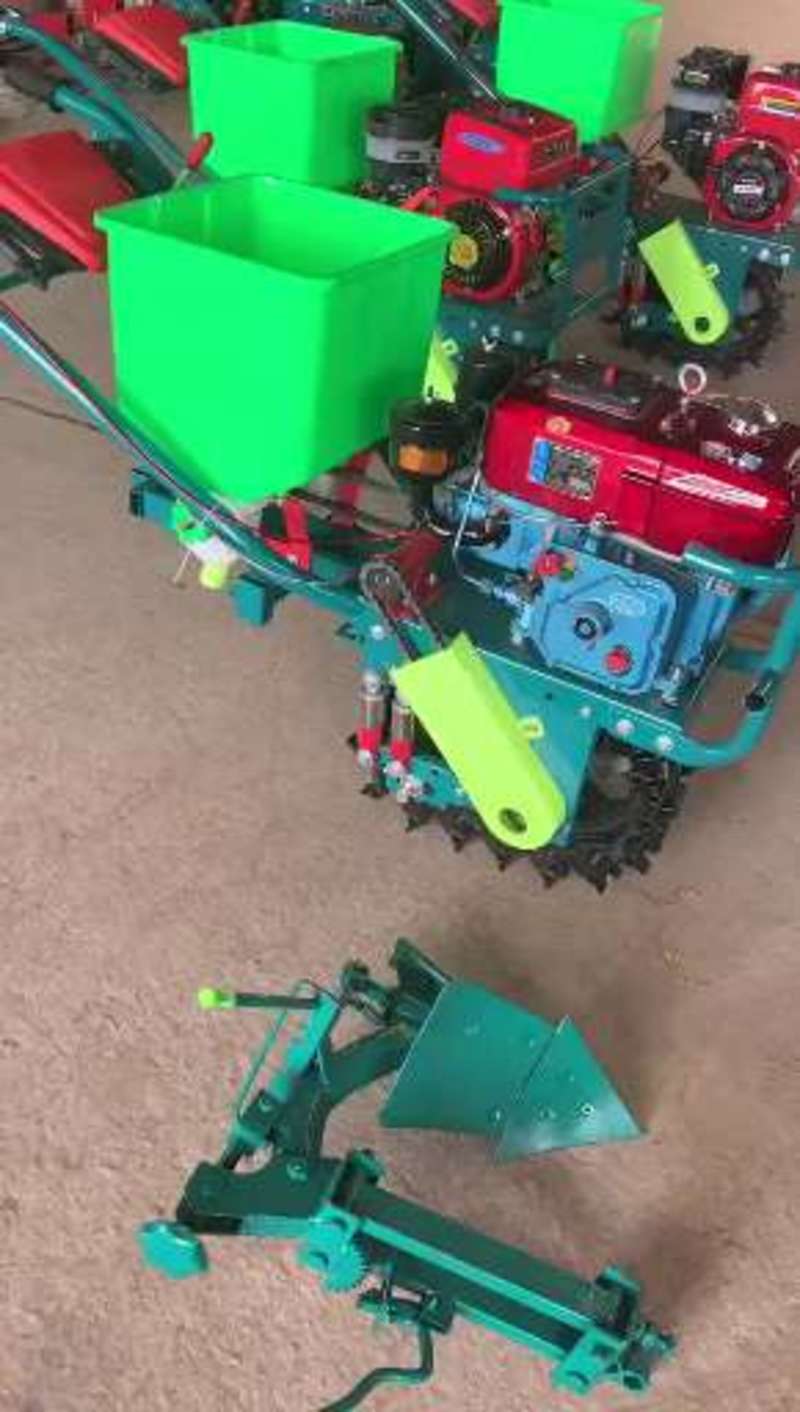 汽油柴油微耕机开沟播种施肥机双履带旋耕机