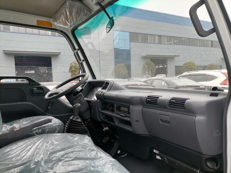 国六五十铃双排冷藏车负15度