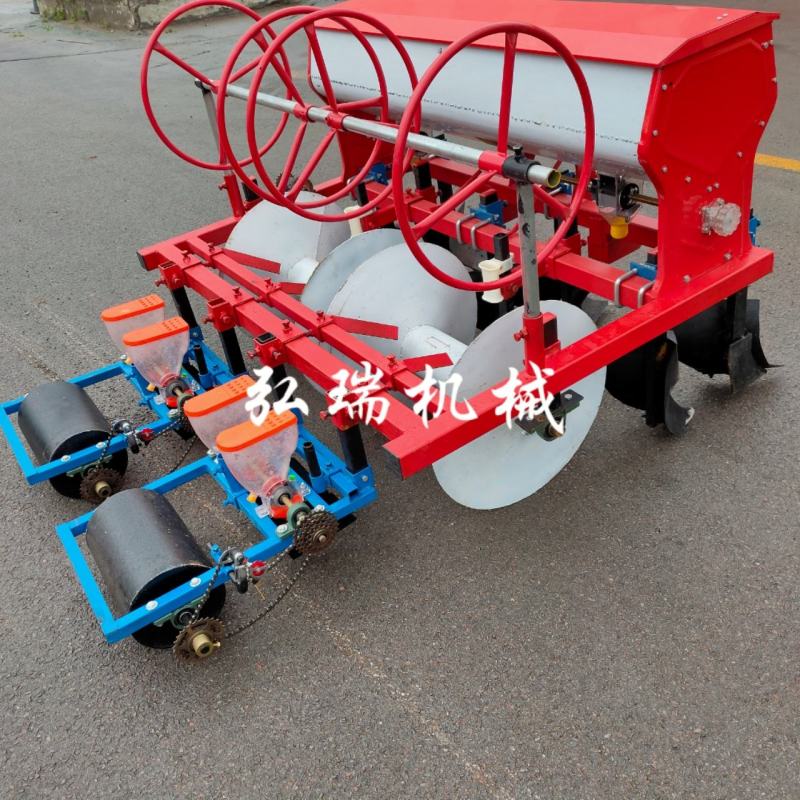 现货直销大型四轮拖拉机带动施肥，起垄，滴灌，播种一体机。