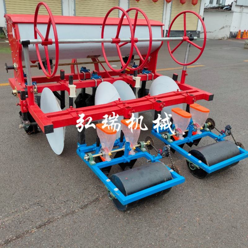 现货直销大型四轮拖拉机带动施肥，起垄，滴灌，播种一体机。
