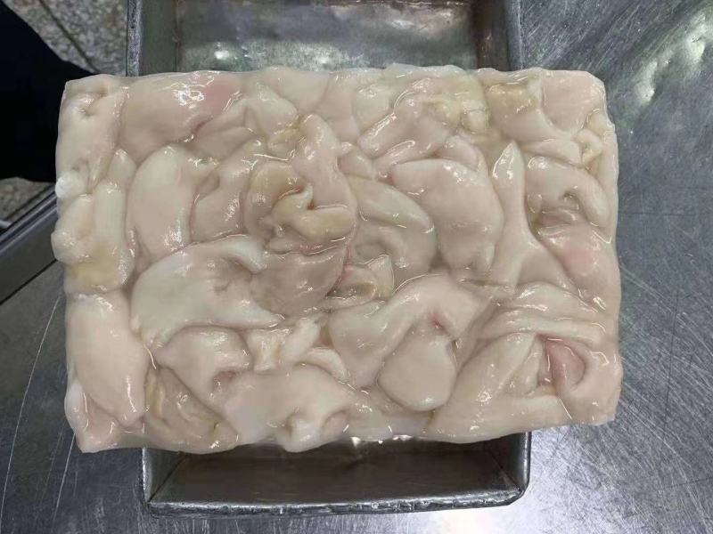 免浆巴沙鱼肚，口感爽脆，使用方便。200克*40袋/箱