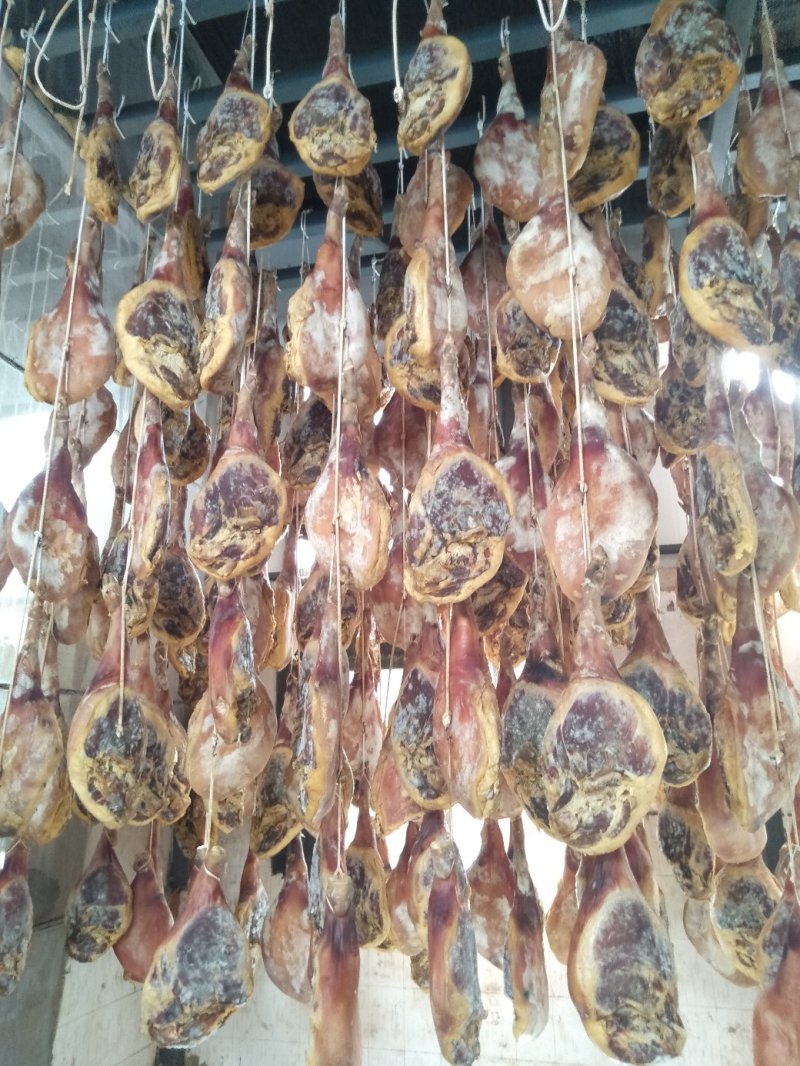 云南农村土猪低盐老火腿