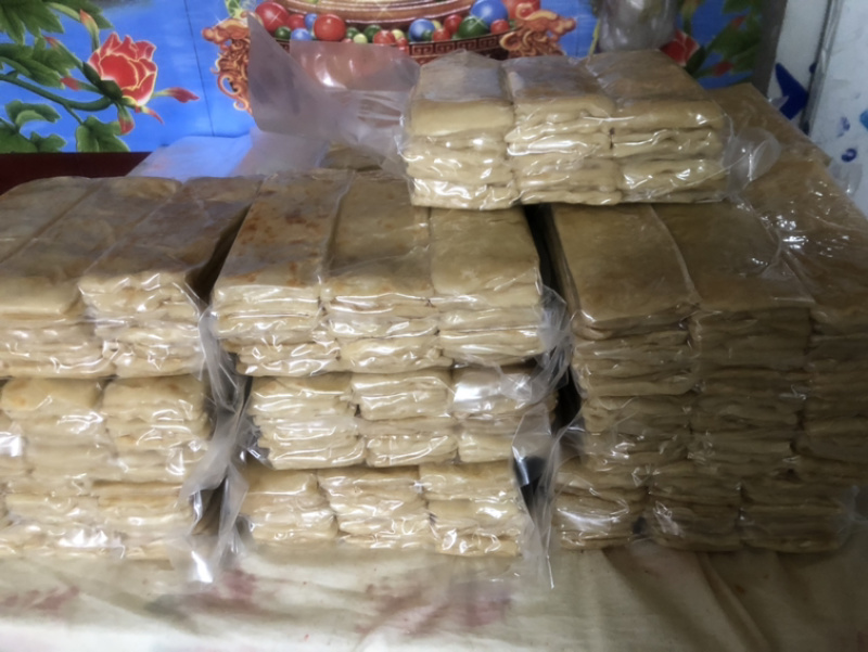 大量供应驴肉火烧皮，纯手工制作，速冻生皮，真空包装半熟