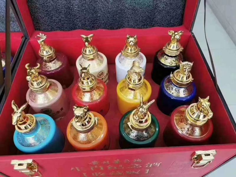 十二生肖酒，不管是包装还是酒质都很不错，很有收藏价值！