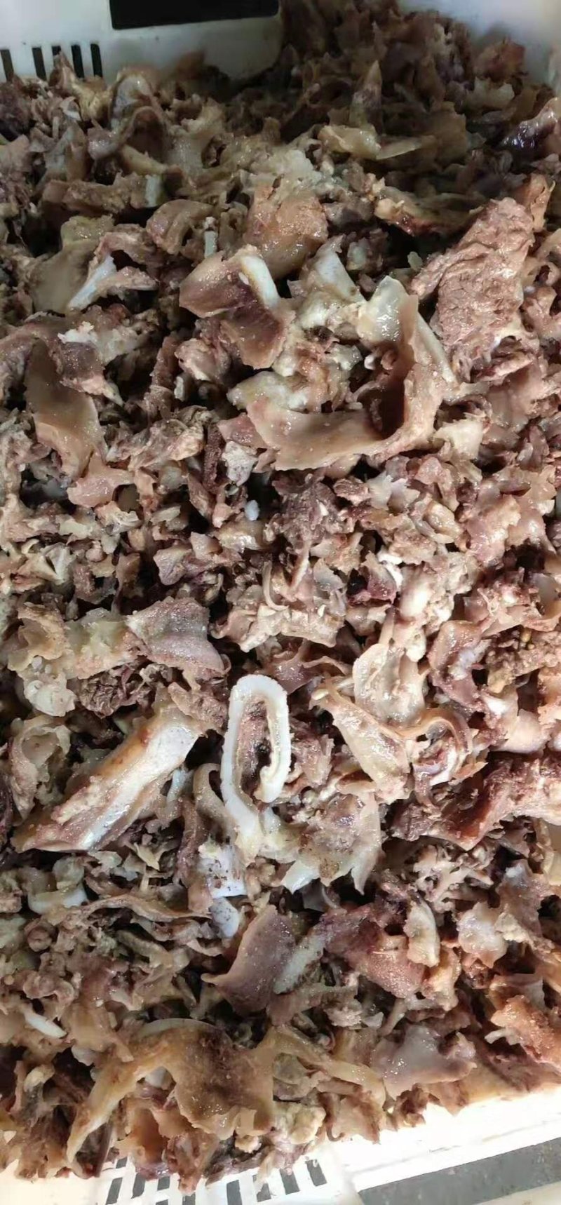 熟剔骨肉，五香味和原味两种，5斤一包，真空包装，
