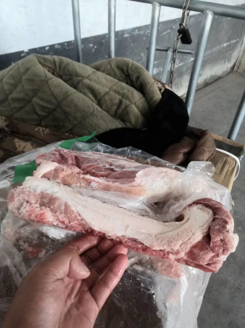 【高质量】后上五花肉，一箱两片装手续齐全欢迎咨询