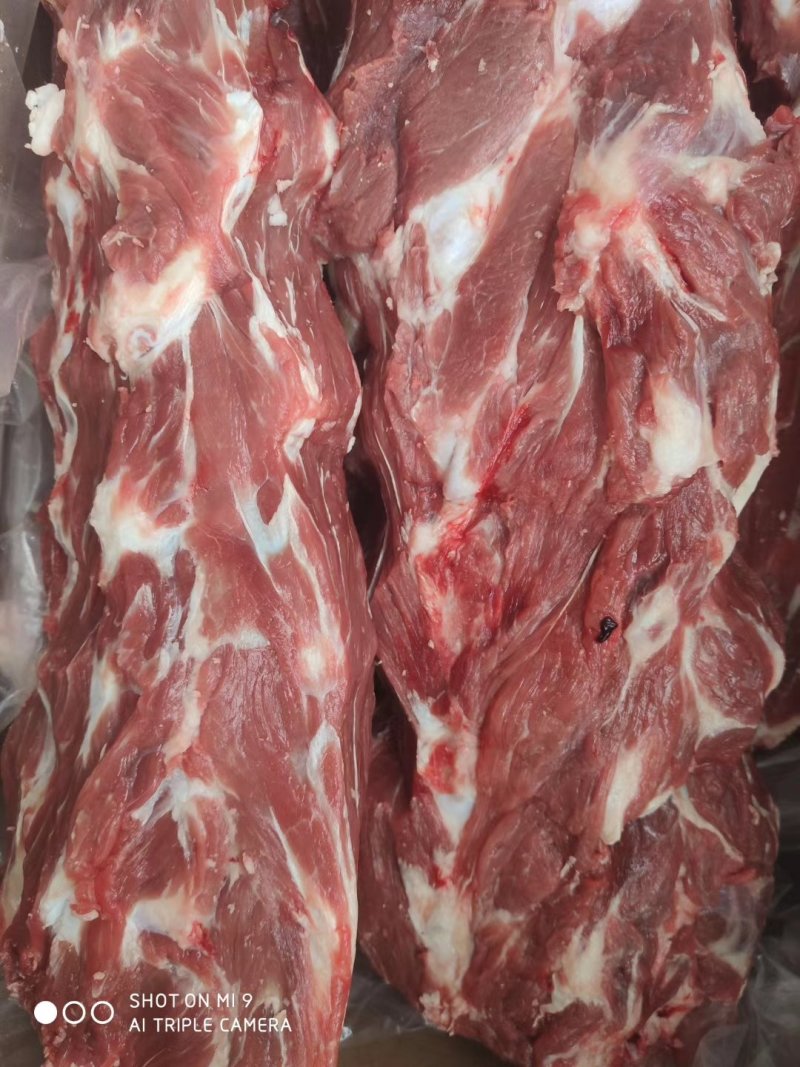 牛脖骨，国产纯干货肉多，屠宰场加工，价格不高。