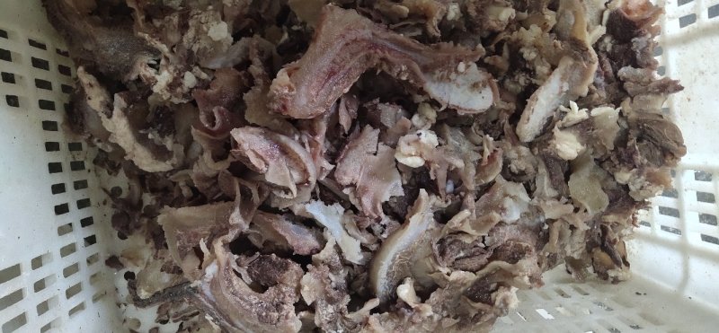 熟剔骨肉，五香味和原味两种，5斤一包，真空包装，