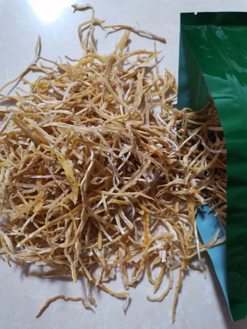 脆嫩金丝笋，笋干，精选压榨鲜笋片切丝晒干，泡发量大，