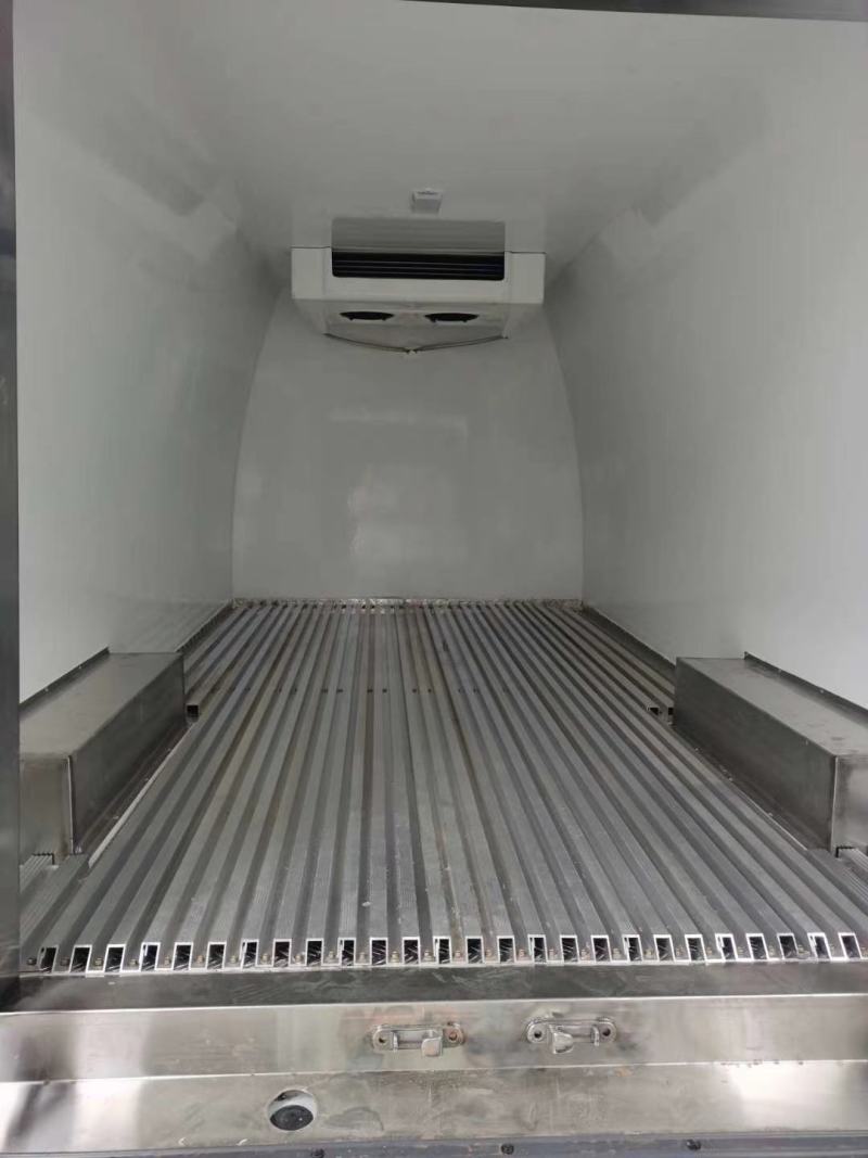 福田G9(国六)汽油面包式冷藏车