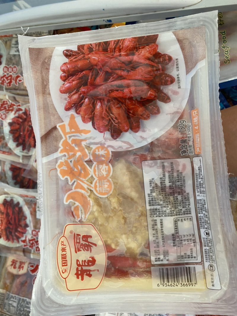 小龙虾：麻辣、蒜蓉、十三香、油焖等口味，自助餐爆品