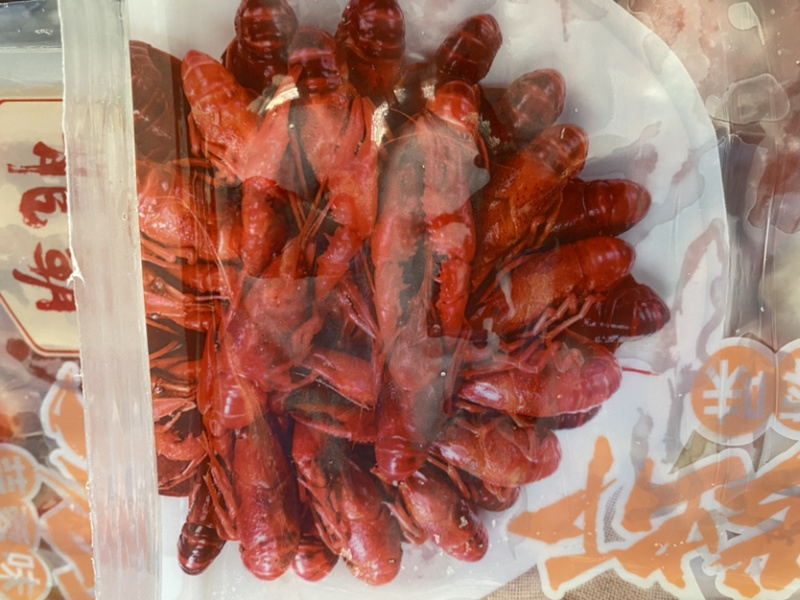 小龙虾：麻辣、蒜蓉、十三香、油焖等口味，自助餐爆品