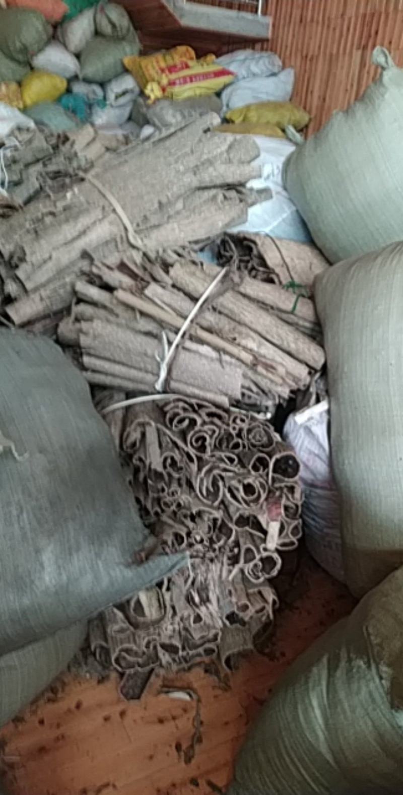 贵州铜仁树皮类中药材无硫老树杜仲皮干货多种规格产地直发