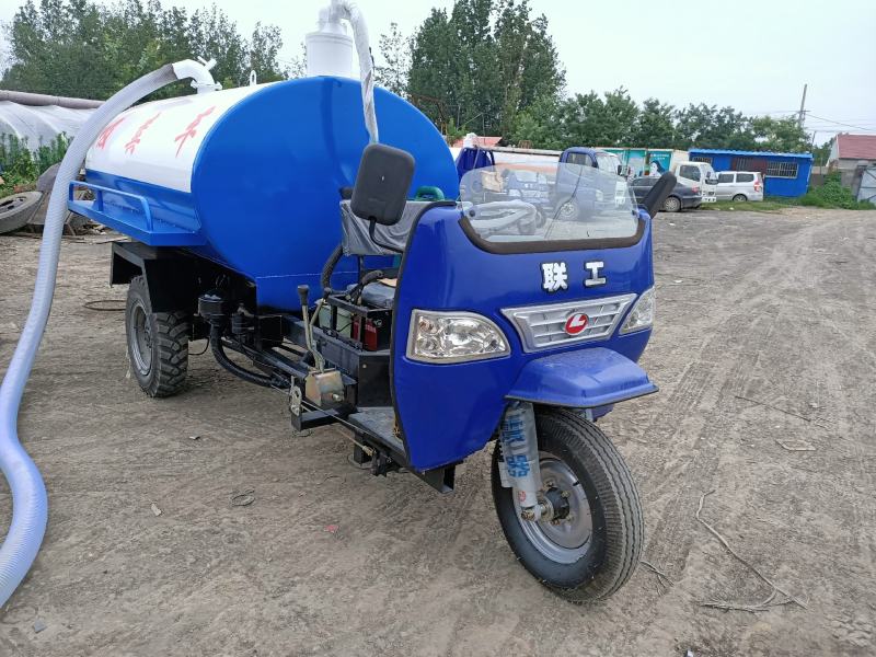 吸粪车，三轮吸粪车，吸粪车多少钱，半封闭吸粪车