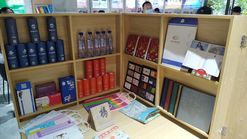 各种包装箱、盒、袋，智慧二维码系统。