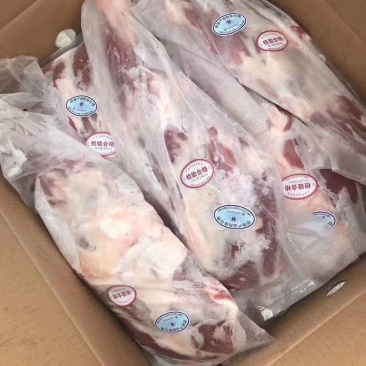 内蒙古锡林郭勒羔羊前腿，6至8条装。肉质鲜美。