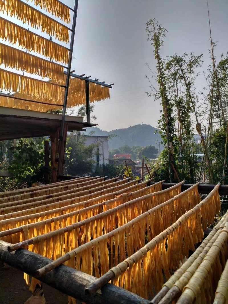 贝墩农家黄豆腐竹精选优质黄豆，柴火手工制作，量大价格优惠