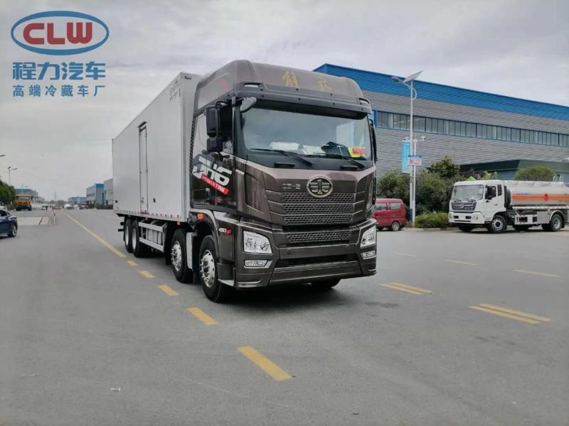 解放J6L6.8米冷藏车(高顶双卧)