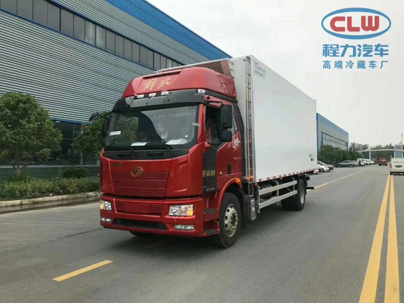 解放J6L6.8米冷藏车(高顶双卧)